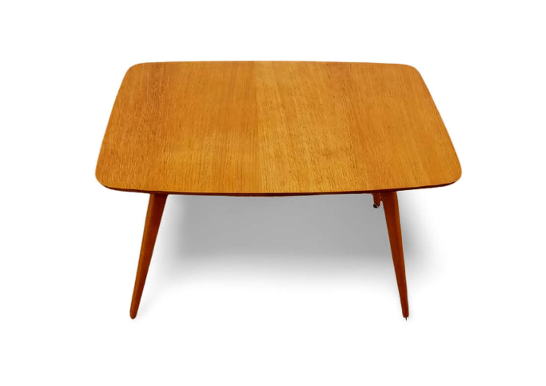 Blonde Mid-Century Modern coffee table with splayed legs manufactured by Druce & Co. Ltd., Baker Street, London, W.1.